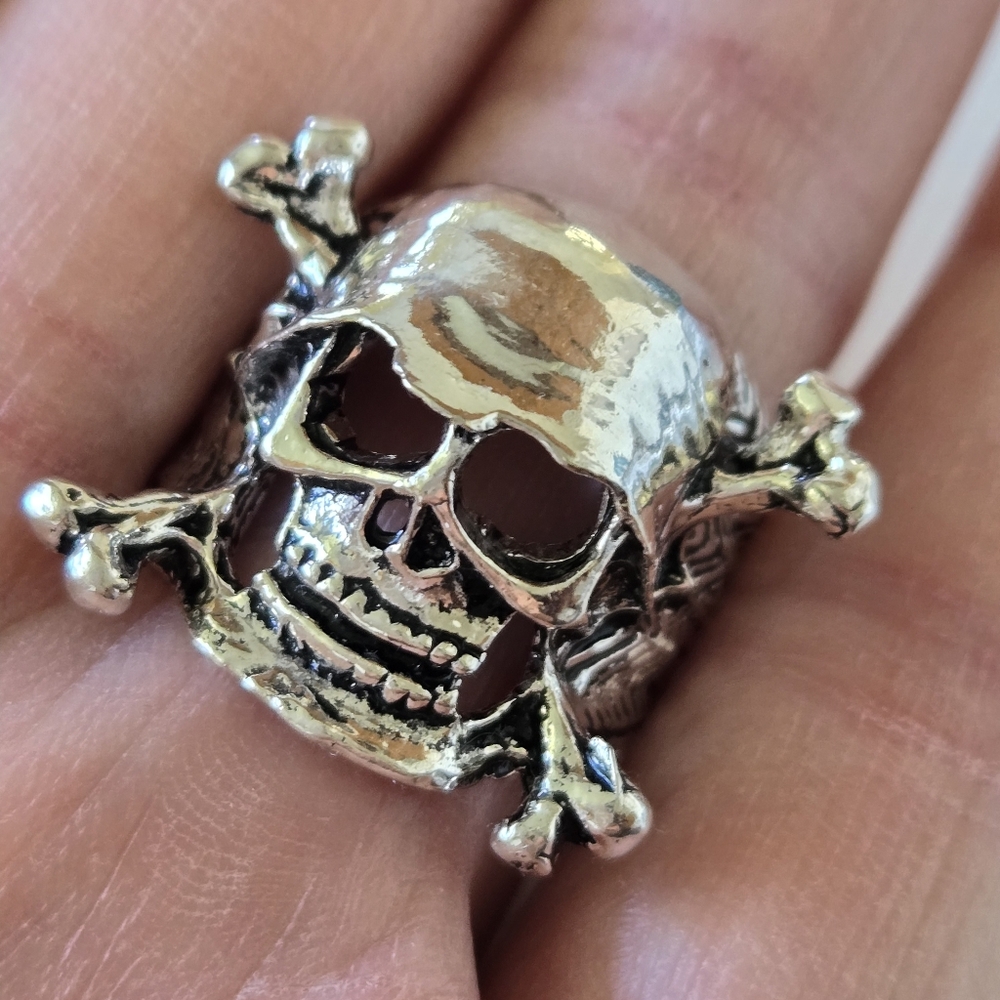 Silver Skull & Cross bones Ring